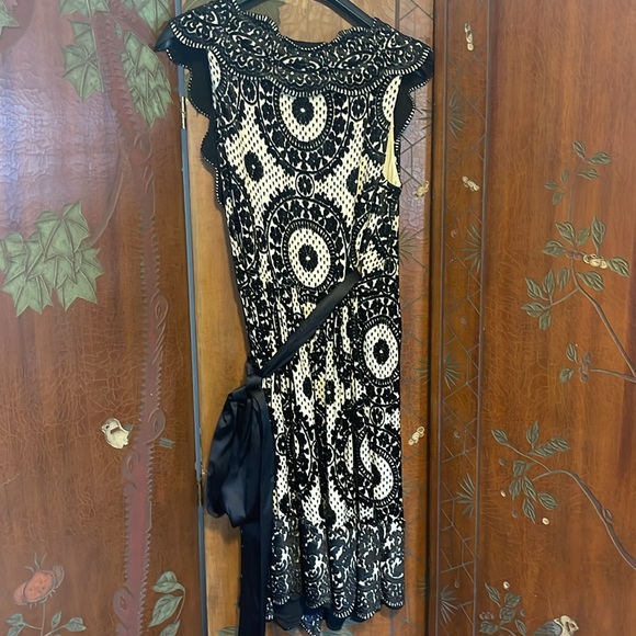 COPY - DVF NWT gorgeous wraparound dress size 4 - Picture 3 of 3